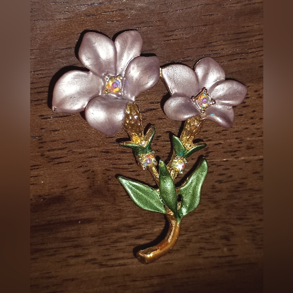 Unsigned Vintage Purple Enamel Flower Brooch Rhinestones & Gold Inlay